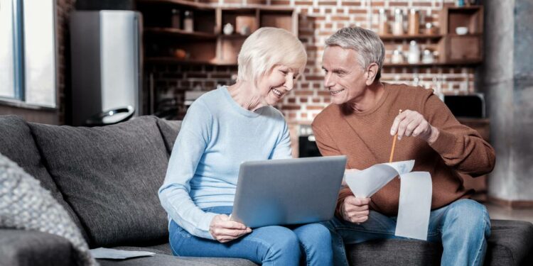 Desafíos para los pensionistas: Impacto en las pensiones de 15 años de cotización