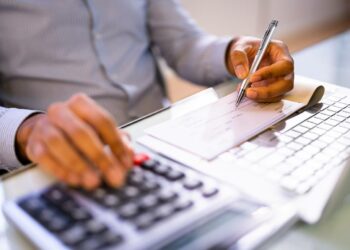 Reducción de ingresos para trabajadores en 2024: Cambios en la nómina por el incremento del MEI