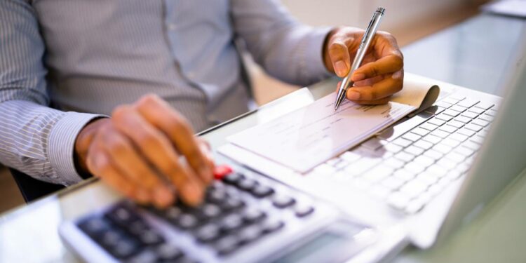 Reducción de ingresos para trabajadores en 2024: Cambios en la nómina por el incremento del MEI