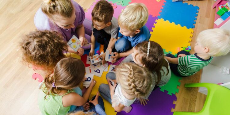 Cómo solicitar el 'Cheque Guardería' de 1.000 euros: Pasos y requisitos esenciales