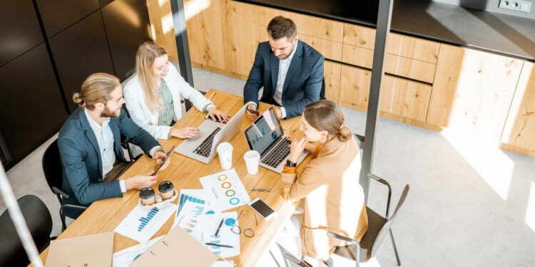 Descubre estrategias claves para ahorrar en tu declaración de la renta 2024