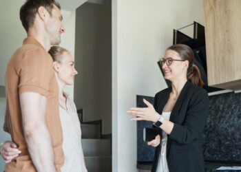 El derecho a recibir visitas en viviendas de alquiler: La protección del inquilino según la Constitución Española