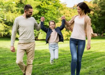 Empresas obligadas a cotizar durante el permiso parental: Resolución de la Seguridad Social