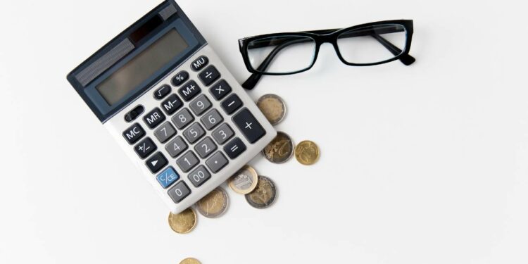 Hacienda refuerza el control: Multas a autónomos que no presenten documentos a tiempo