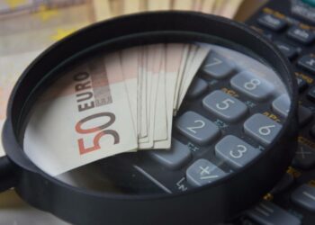 Incremento salarial en España para enero de 2024: Incertidumbre y expectativas en el panorama laboral