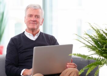 Jubilación activa en España: Trabaja al 100% y cobra tu pensión completa