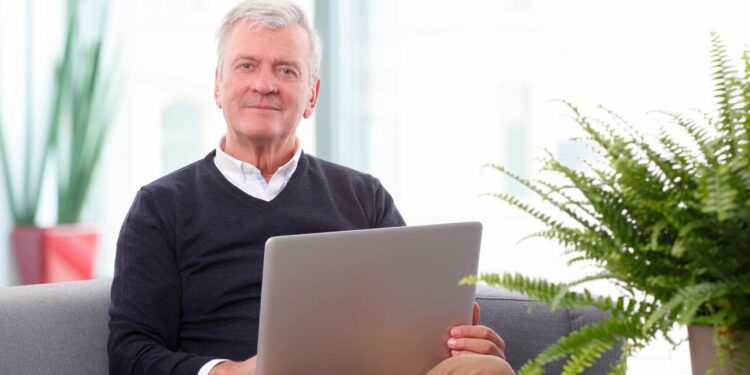 Jubilación activa en España: Trabaja al 100% y cobra tu pensión completa