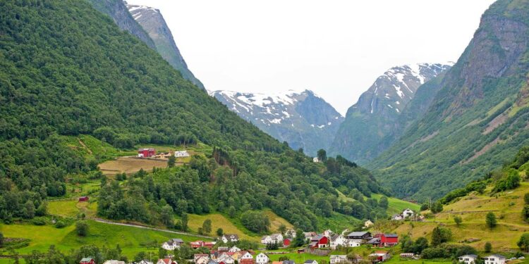 Noruega ofrece oportunidades laborales con sueldos de 3.000 euros: Descubre cómo trabajar en el paraíso escandinavo