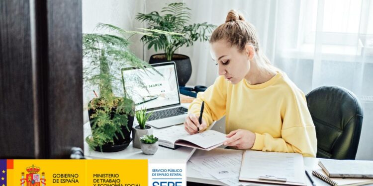 Oportunidades laborales en oficinas: El SEPE anuncia 12.910 ofertas con contrato indefinido y sueldos atractivos