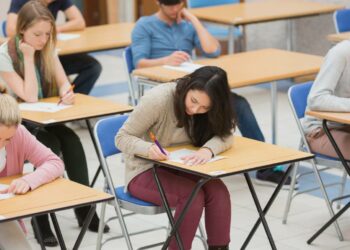 Oposiciones europeas online: Gana un sueldo de 5.000 euros desde casa