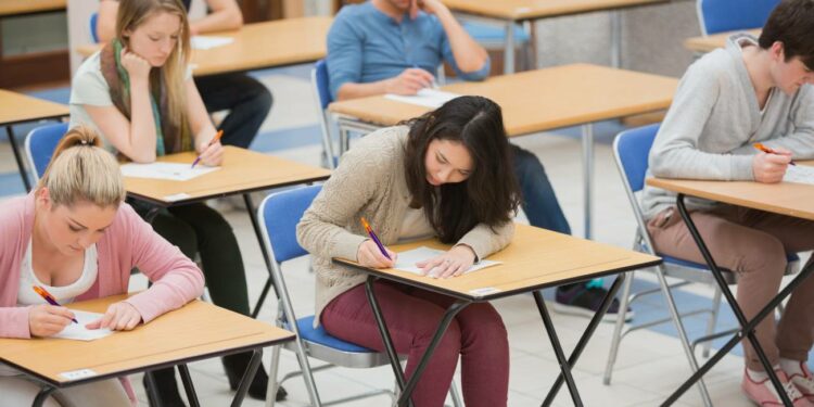 Oposiciones europeas online: Gana un sueldo de 5.000 euros desde casa