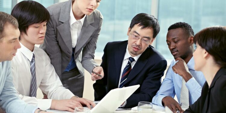 Sumar propone medidas fiscales ambiciosas en el debate presupuestario: Impuestos a las grandes Fortunas y reforma en la educación universitaria