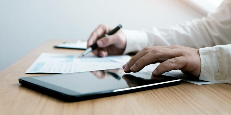 Advertencia para beneficiarios del subsidio para mayores de 52 años: El riesgo de pérdida de la ayuda