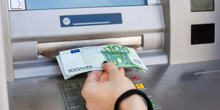 Bancos regalan dinero en efectivo: Descubre las ofertas más generosas de 2024