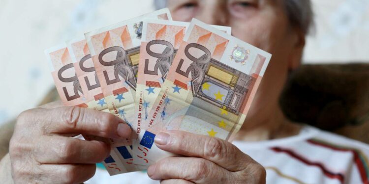 Derechos y cuantías de la pensión de viudedad en España: Beneficiarios y tasas asociadas en 2024