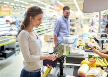 El Gobierno anuncia nueva tarjeta de ayuda en 2024: Detalles y requisitos