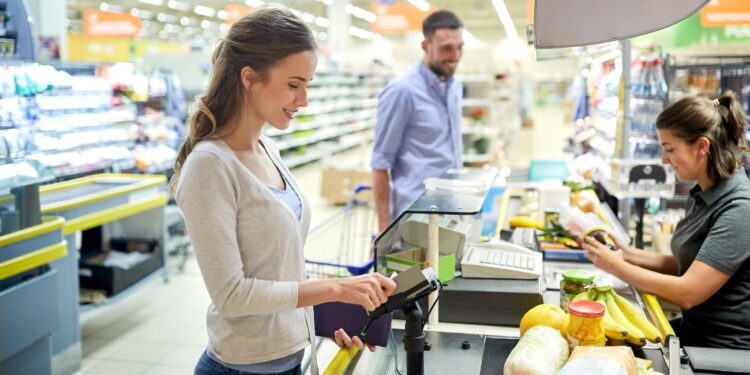 El Gobierno anuncia nueva tarjeta de ayuda en 2024: Detalles y requisitos