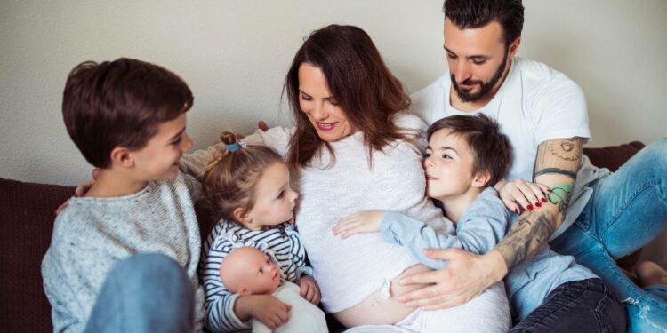 El Gobierno implementa la tarjeta monedero: Una nueva ayuda para familias vulnerables