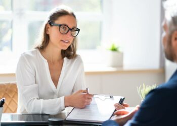 El SEPE anuncia 2 ayudas especiales para desempleados de larga duración: RAI y SED