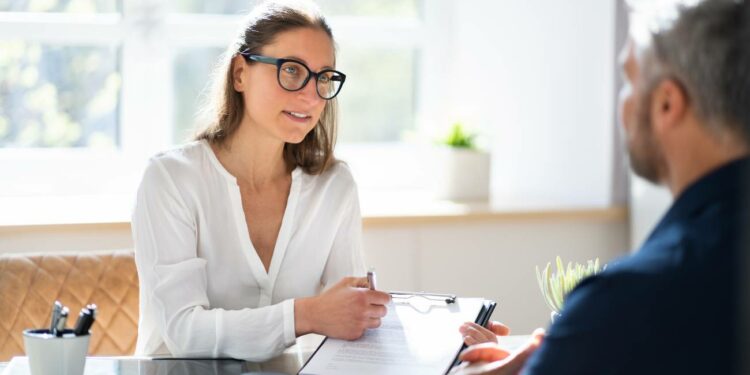 El SEPE anuncia 2 ayudas especiales para desempleados de larga duración: RAI y SED