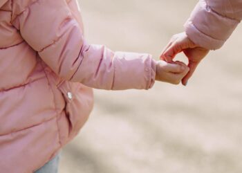 El gran impulso económico para familias: Puedes recibir hasta 1.400 euros por hijo a cargo