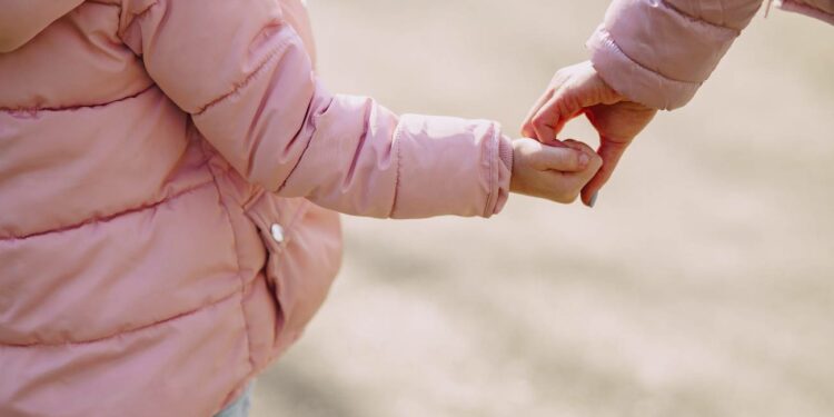 El gran impulso económico para familias: Puedes recibir hasta 1.400 euros por hijo a cargo