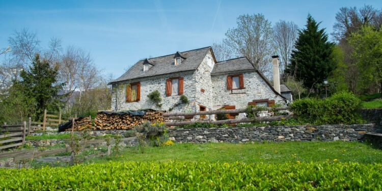 Esta es la extraordinaria oportunidad laboral: Gana más de 4.000 euros al mes y vive gratis en una casa rural