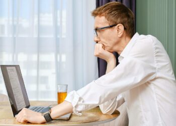 Evaluación integral del patrimonio para subsidios a mayores de 52 años: Análisis detallado del SEPE