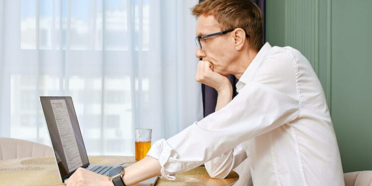 Evaluación integral del patrimonio para subsidios a mayores de 52 años: Análisis detallado del SEPE