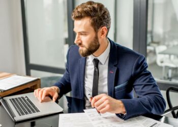 La alerta de la Agencia Tributaria sobre donaciones en nombre de hijos: Vigilando las prácticas tributarias