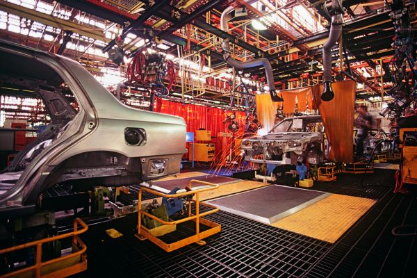Oportunidad laboral: Renault busca 72 personas para puestos de 2.000 € en sus fábricas