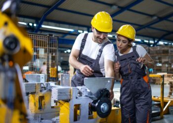 Oportunidad laboral: Renault busca 72 personas para puestos de 2.000 € en sus fábricas