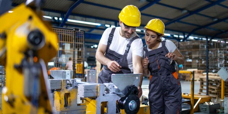 Oportunidad laboral: Renault busca 72 personas para puestos de 2.000 € en sus fábricas