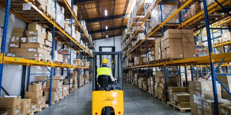 Oportunidad laboral: Trabaja en el centro logístico de Amazon con salarios de hasta 1.800 € al mes