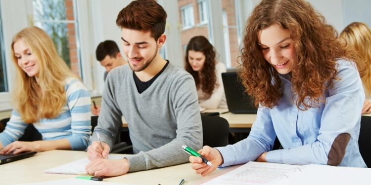 Oportunidades educativas: Más de 2.600 cursos gratuitos para desempleados ofrecidos por el SEPE y Fundae en febrero