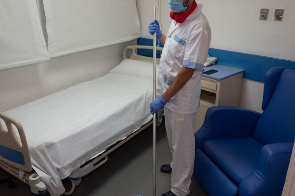 Oportunidades laborales en hospitales: SEPE ofrece trabajo inmediato con sueldos de 2.100 euros