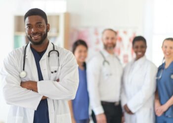 Oportunidades laborales en hospitales: SEPE ofrece trabajo inmediato con sueldos de 2.100 euros