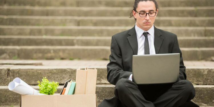 SEPE advierte del proceso a seguir: Vacaciones pendientes y solicitud de paro