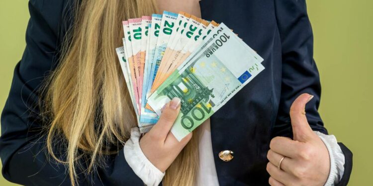 Último aviso sobre la ayuda de 200 euros de Hacienda en 2024: Desafíos y perspectivas