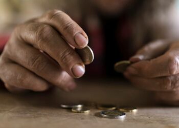 El Gobierno español anuncia un complemento de más de 100 euros al mes para combatir la pobreza infantil