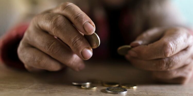 El Gobierno español anuncia un complemento de más de 100 euros al mes para combatir la pobreza infantil
