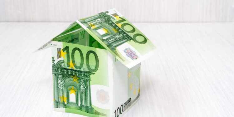 El banco no puede cobrarte por mantener una cuenta vinculada a tu hipoteca: El fin de las comisiones