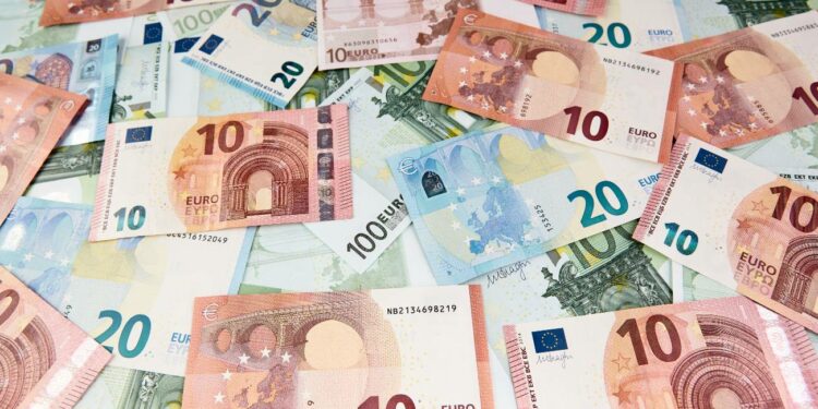 Esta es la cantidad máxima de dinero en efectivo que puedes tener en casa según establece la ley