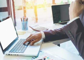 Estos son los jubilados que deben hacer la declaración de la Renta en 2024