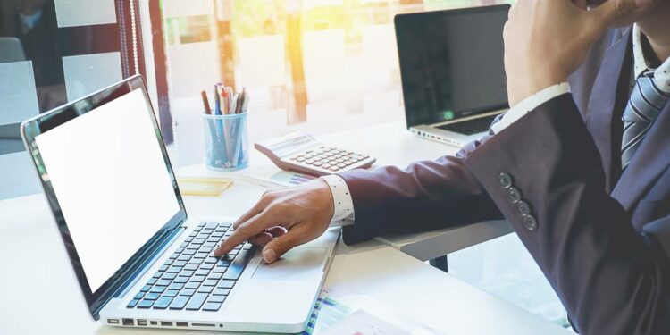 Estos son los jubilados que deben hacer la declaración de la Renta en 2024