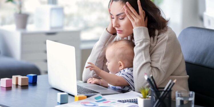 Las ayudas y prestaciones para madres trabajadoras: Así puedes acceder a ellas