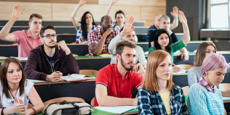 Las nuevas becas que ha publicado el BOE para 2024-2025: Los cambios significativos en requisitos y cuantías