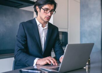 Los gastos que pueden deducirse los teletrabajadores en la declaración de la Renta