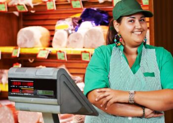 Mercadona oferta 99 puestos de trabajo para la campaña de verano en Andalucía con sueldos de 1.553 euros al mes