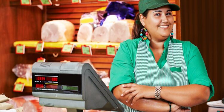 Mercadona oferta 99 puestos de trabajo para la campaña de verano en Andalucía con sueldos de 1.553 euros al mes